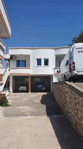 5, Alba Apartments