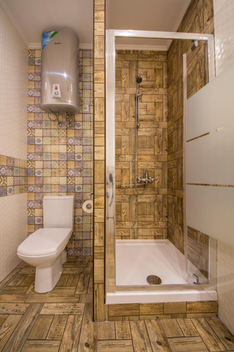 Shower 3, Design Apartments on Velyka Vasylkivska 42, Holosiïvs'kyi