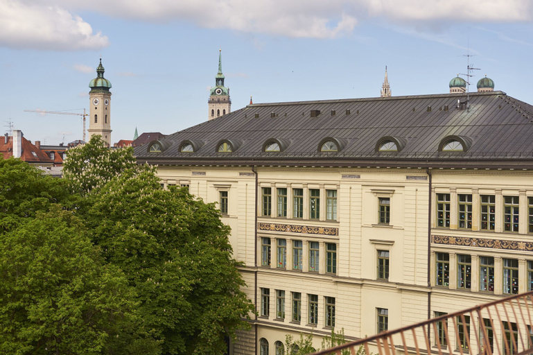 Exterior & Views 24