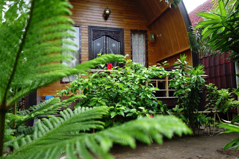 Exterior 14