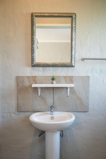 Bathroom 1, Tsitsikamma Cottages, Cacadu