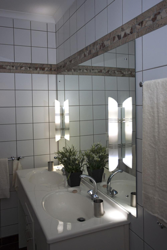 Bathroom, Rooisand Desert Ranch, Windhoek Rural