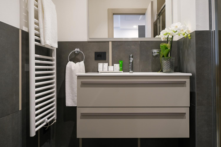 Bathroom 13