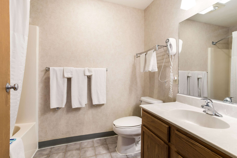 Bathroom 4, Rodeway Inn Gallup West, McKinley