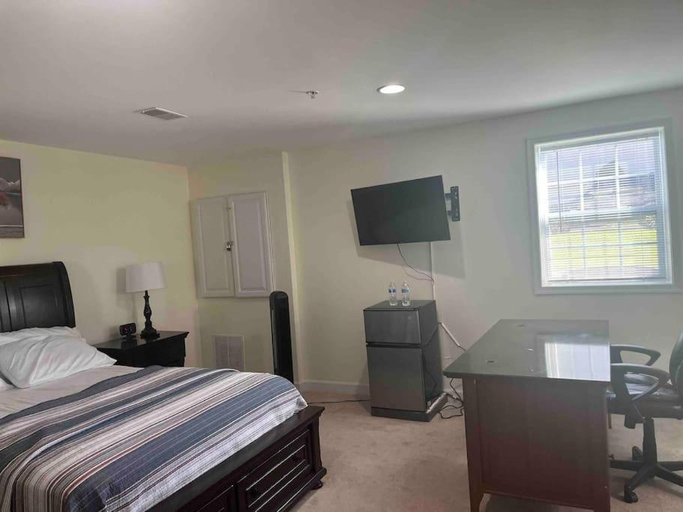 Bedroom 2, SUITE A - Private Cozy, Spacious Suite with Private Bathroom, Prince George's