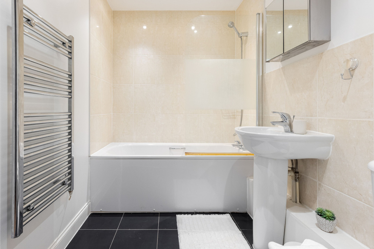 Bathroom 4, Premium 2 Bed Flat near Colindale Station, London