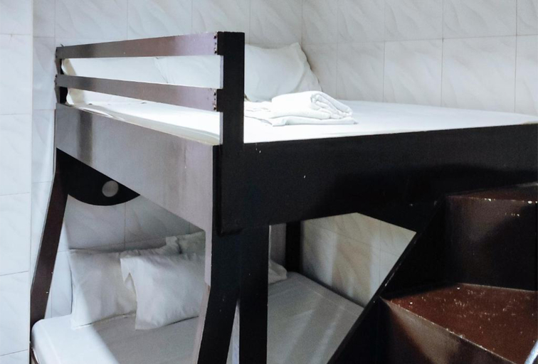 Bedroom 5, RedDoorz @ PVC Pension Haus, Tagum City