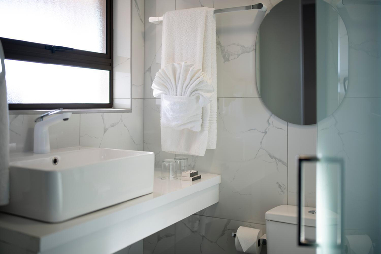 Bathroom 5, Lefa Boutique Hotel, Bojanala