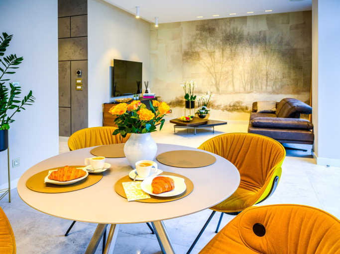 Dining Room 10