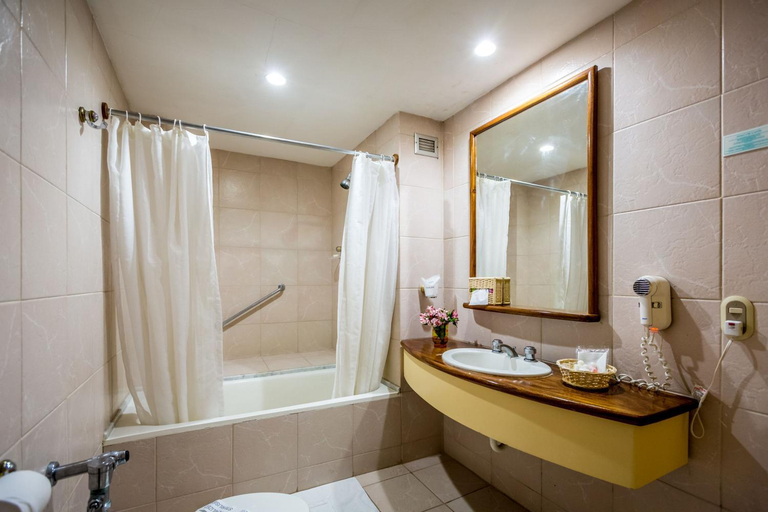 Bathroom 5, Hotel Ole Caribe, Vargas