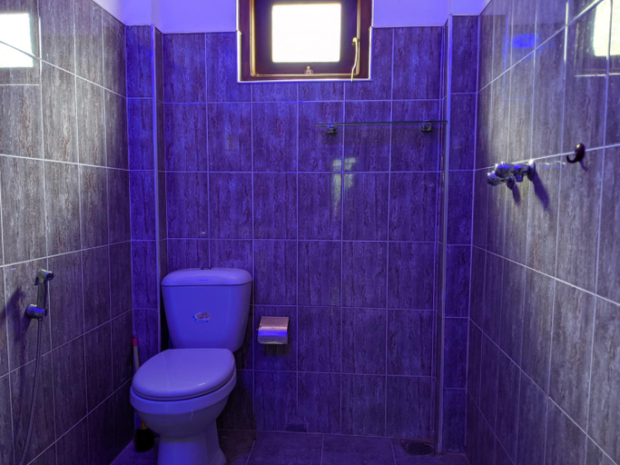 Bathroom 3, Serendip Villa Holiday Home, Devinuwara