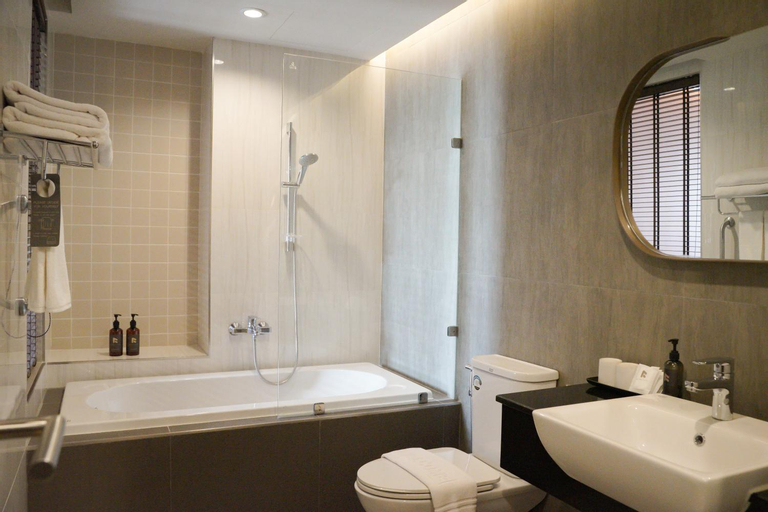 Bathroom 23