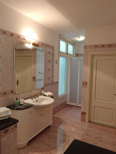 Bathroom 2, Sea life Terrasini, Palermo