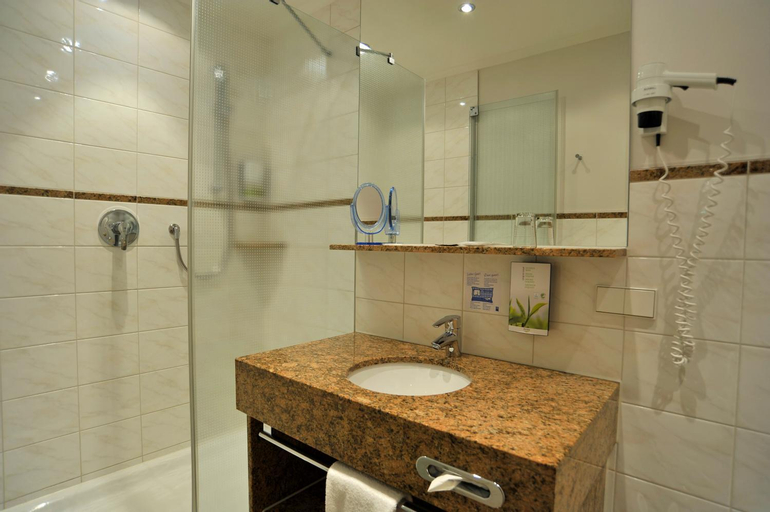 Bathroom 16