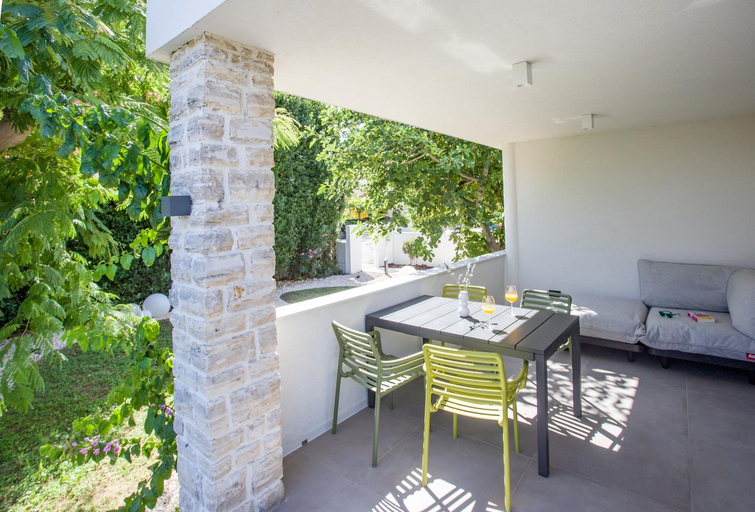 Others 5, Villa Favi, Pakoštane