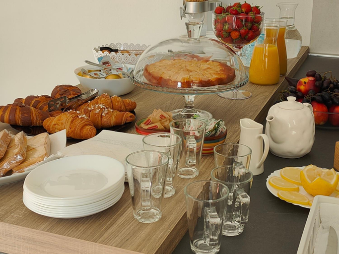 Food & Drinks