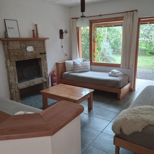 Facilities 5, Refugio del Arroyo, Lacar