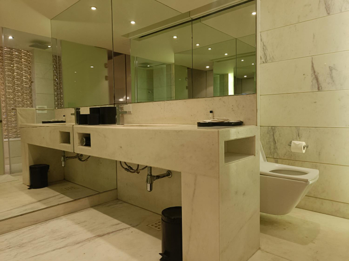 Bathroom 4, Boulevard By Design Hotel Chennai, Chennai