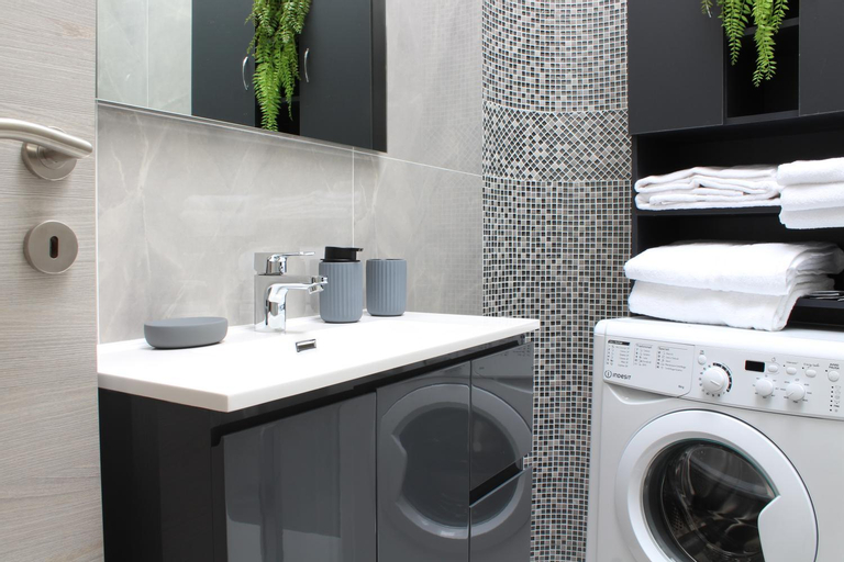 Bathroom 12