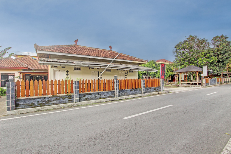 Exterior & Views 1, OYO 93660 New Family Hotel Syariah, Magelang