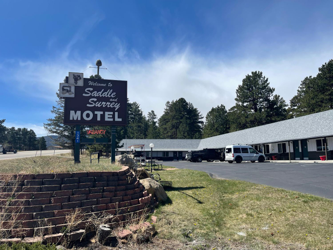 Exterior & Views 1, Saddle & Surrey Motel, Larimer