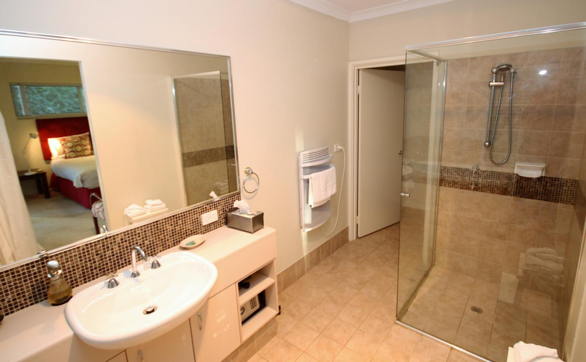 Bathroom 12