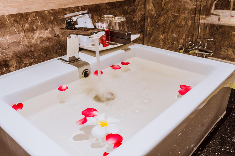 Bathroom 10
