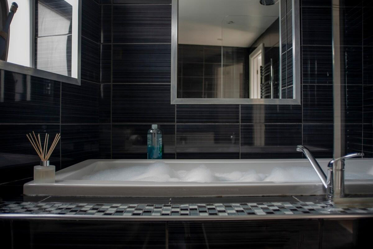 Bathroom 2, Jewel Pier *2 Bed House* Deal, Kent