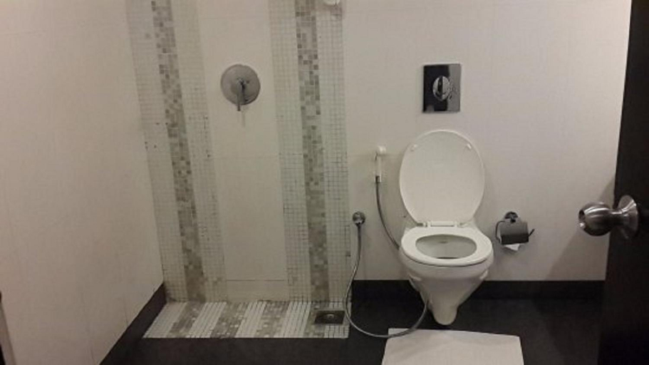 Bathroom 5, Keys Select by Lemon Tree Hotels, Thiruvananthapuram, Thiruvananthapuram