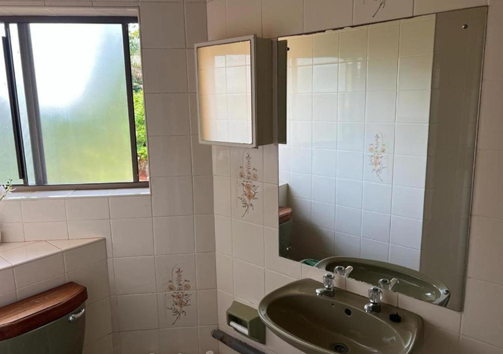 Bathroom 18