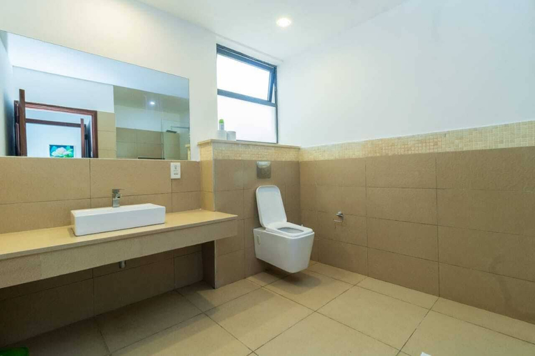 Bathroom, Lux Suites Vee Xanadu Luxury Apartments, Kisauni