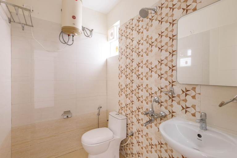 Bathroom 2, Splendid Shubham Serviced Apartments, Bangalore