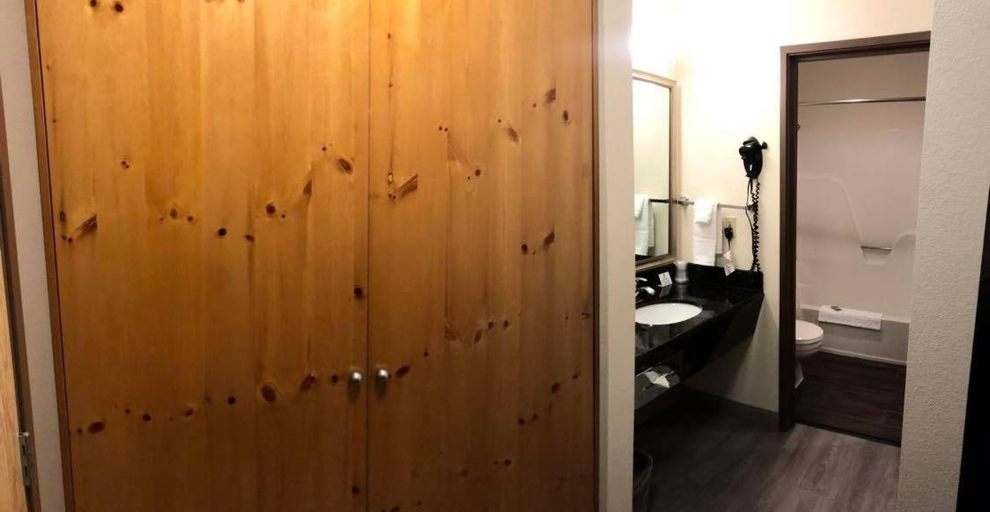 Bathroom 4, Best Western Mt. Hood Inn, Clackamas