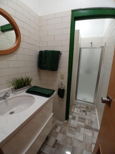 Bathroom 2, Schoolhouse Inn, Renfrew