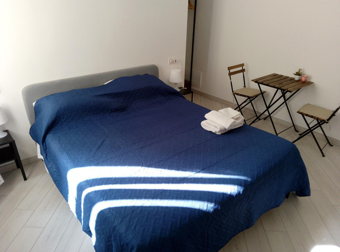 Others 5, Rooms add e criatur, Napoli