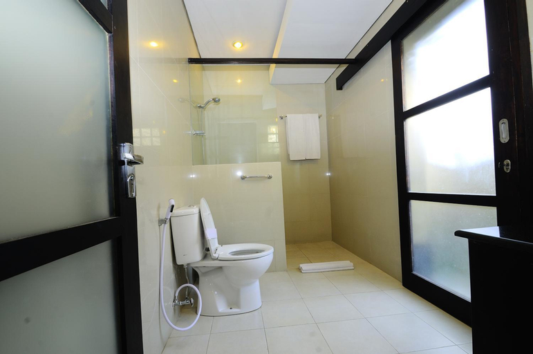 Bathroom 9