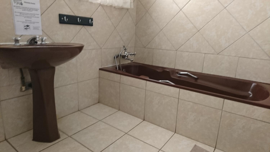 Bathroom 3, Country Blue Guest House, Capricorn