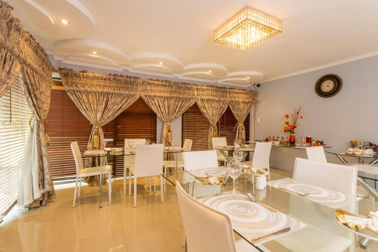 Food & Drinks 4, Ezulwini Guest House - Standard Double Room with balcony pool view, 2 guests, iLembe