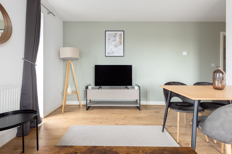 Others 5, Premium 2 Bed Flat near Colindale Station, London