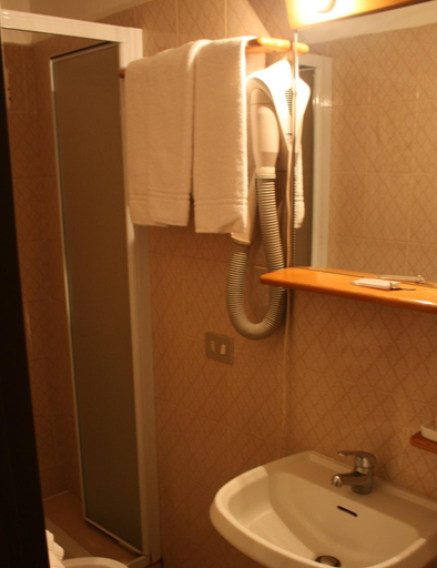 Bathroom 4, Hotel Lugano, Milano