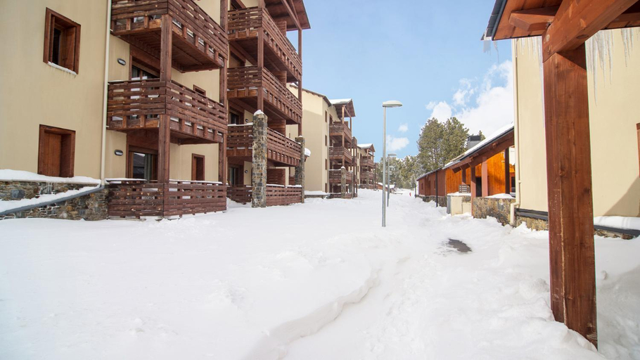 Others 5, Alpine Hideaway in Les Angles, Pyrénées-Orientales