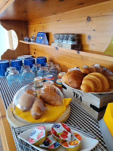 Food & Drinks