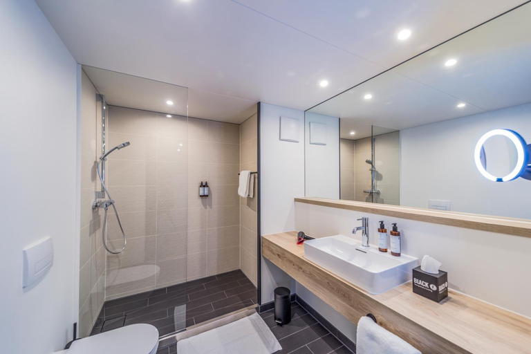Bathroom 2, Black F House - Serviced Apartments, Freiburg im Breisgau