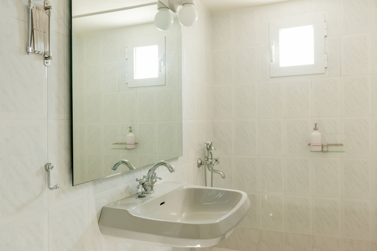 Bathroom, Kimolian Houses, South Aegean