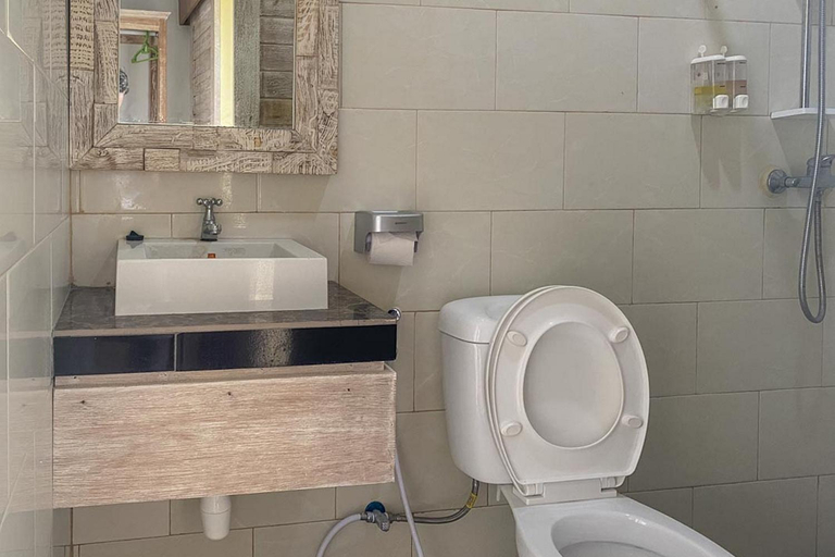 Bathroom 2, KoolKost near Universitas Udayana - Minimum Stay 30 Nights, Badung