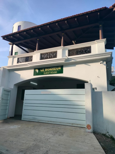 Exterior view 3, Paradise Le Bonheur Guest House, Viluppuram