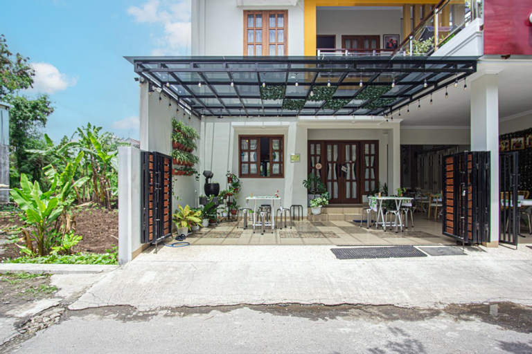 Exterior 14