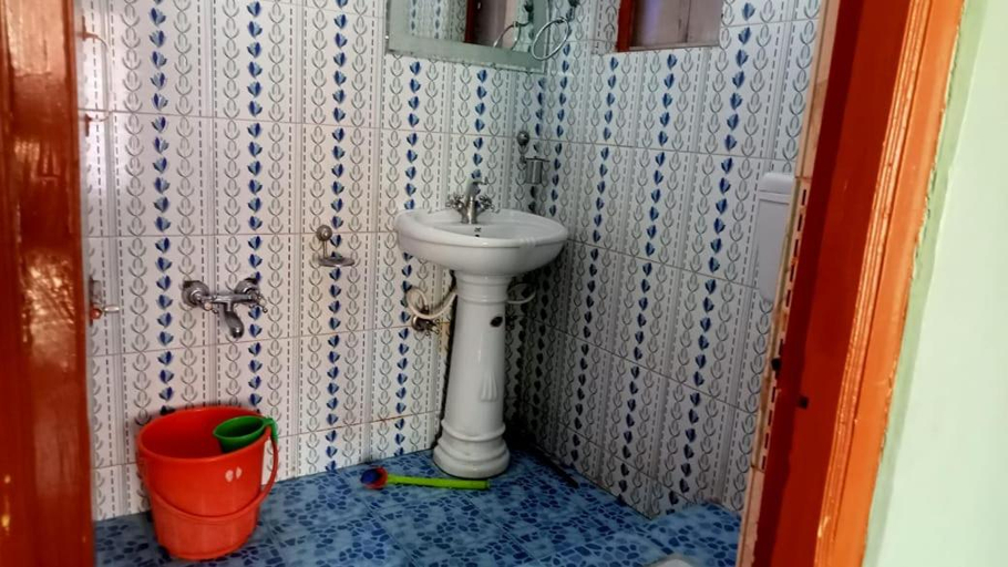 Bathroom 3, Queen Palace guest house, Srinagar