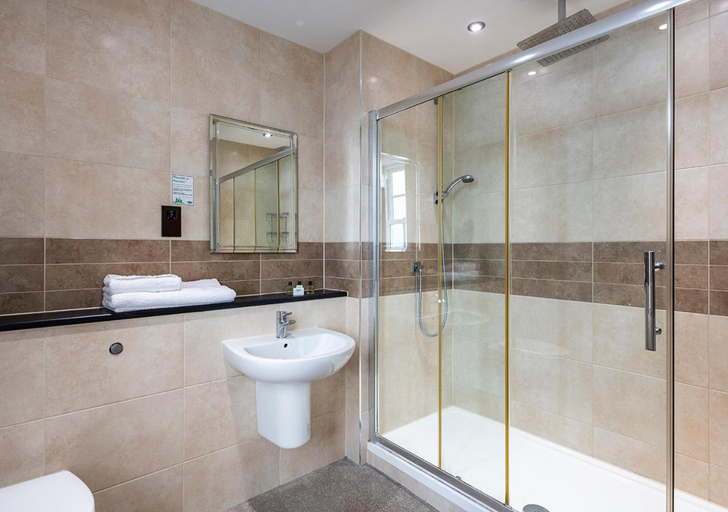 Bathroom 4, Kingscliff Hotel, Essex