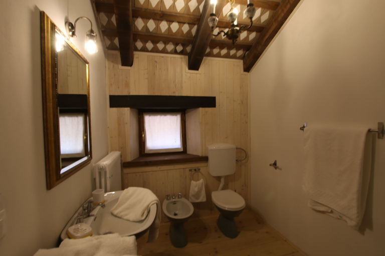 Bathroom 4, GOLDEN SPUR COTTAGE, Udine